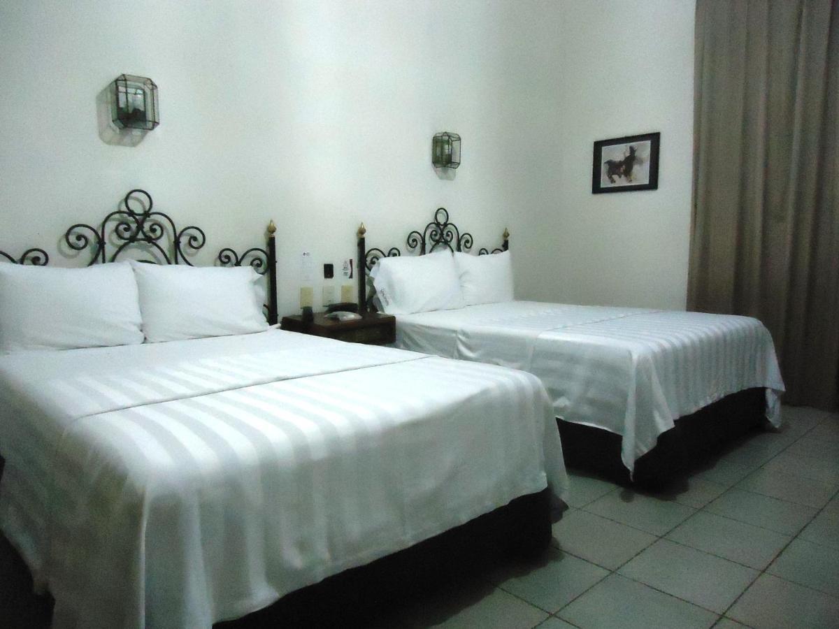 Hotel Concierge Plaza Colima Esterno foto