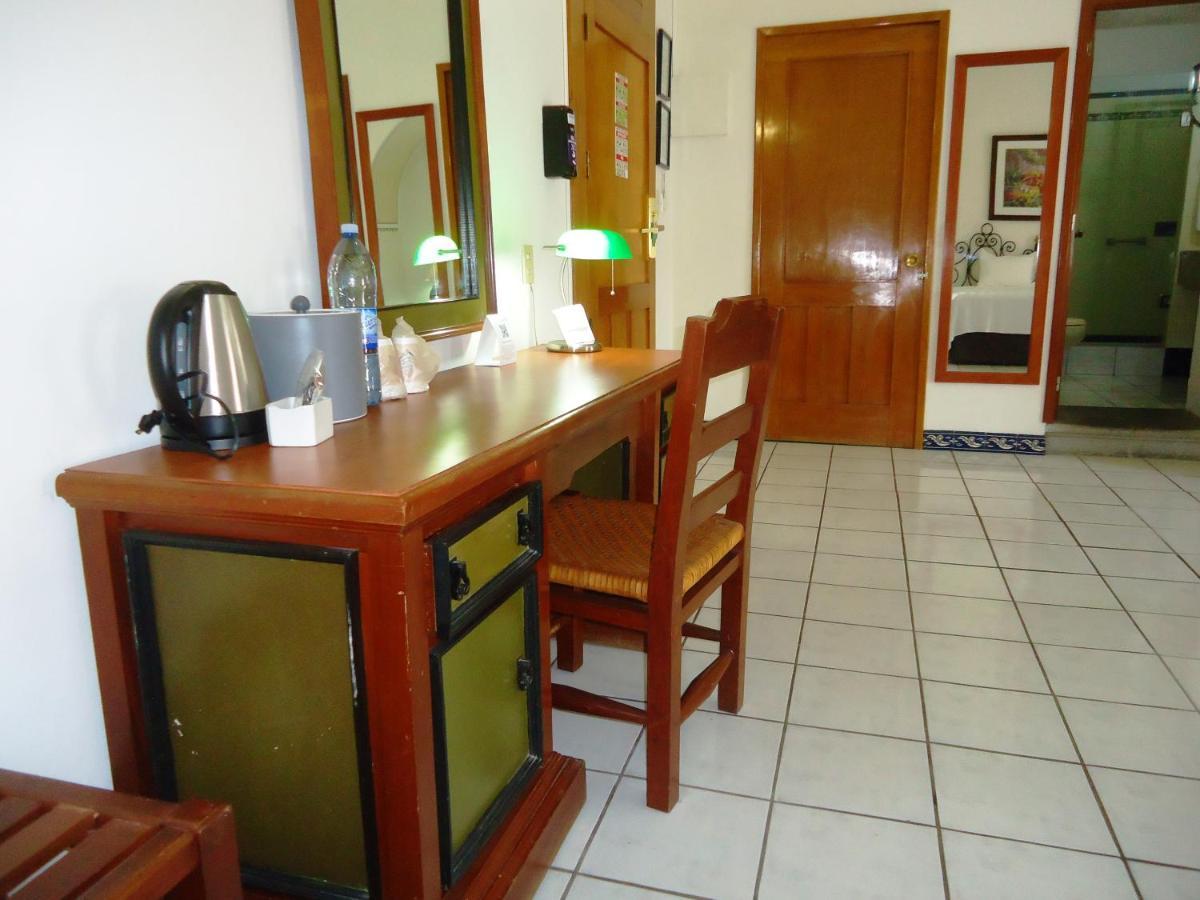 Hotel Concierge Plaza Colima Esterno foto