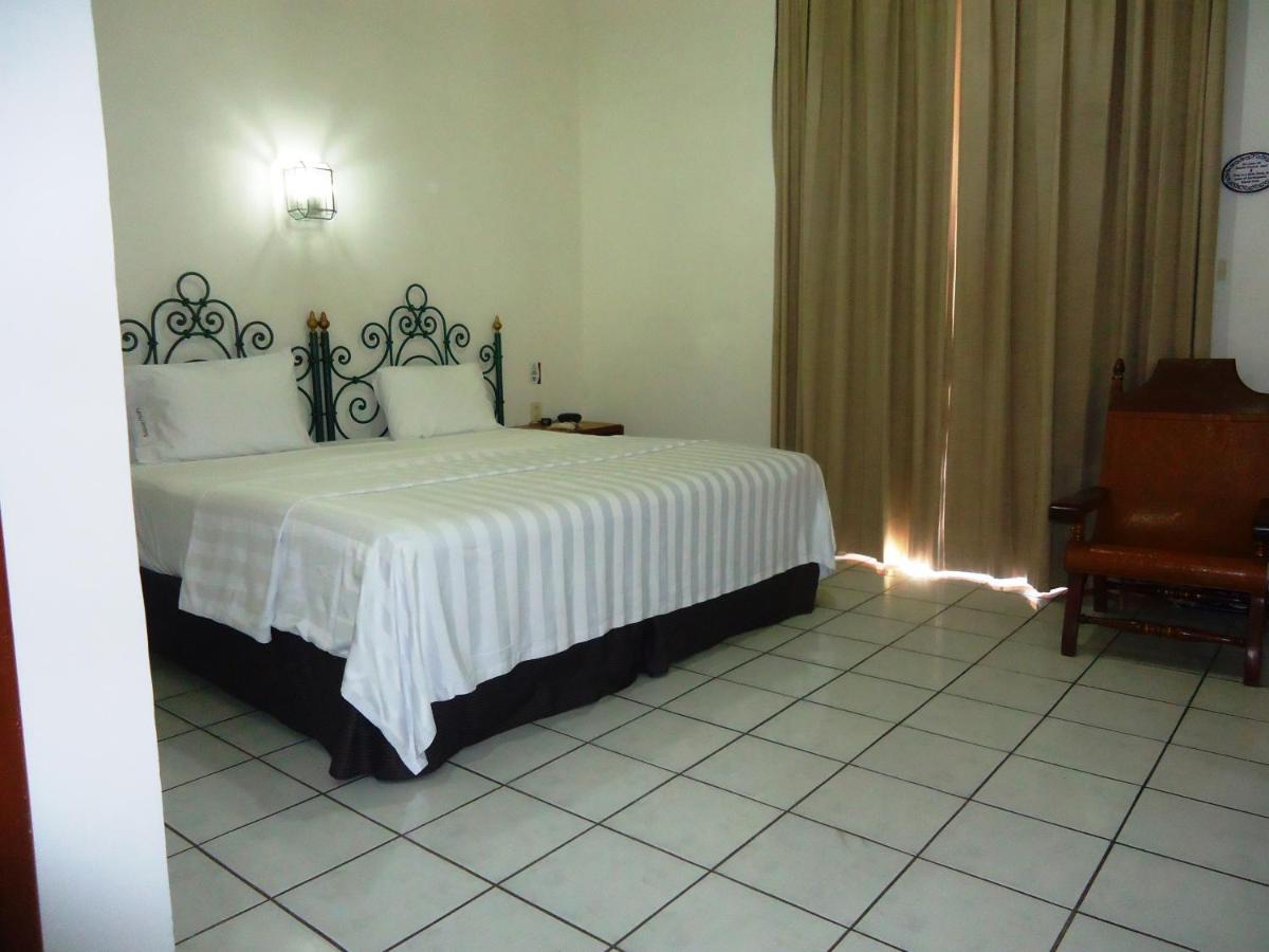 Hotel Concierge Plaza Colima Esterno foto